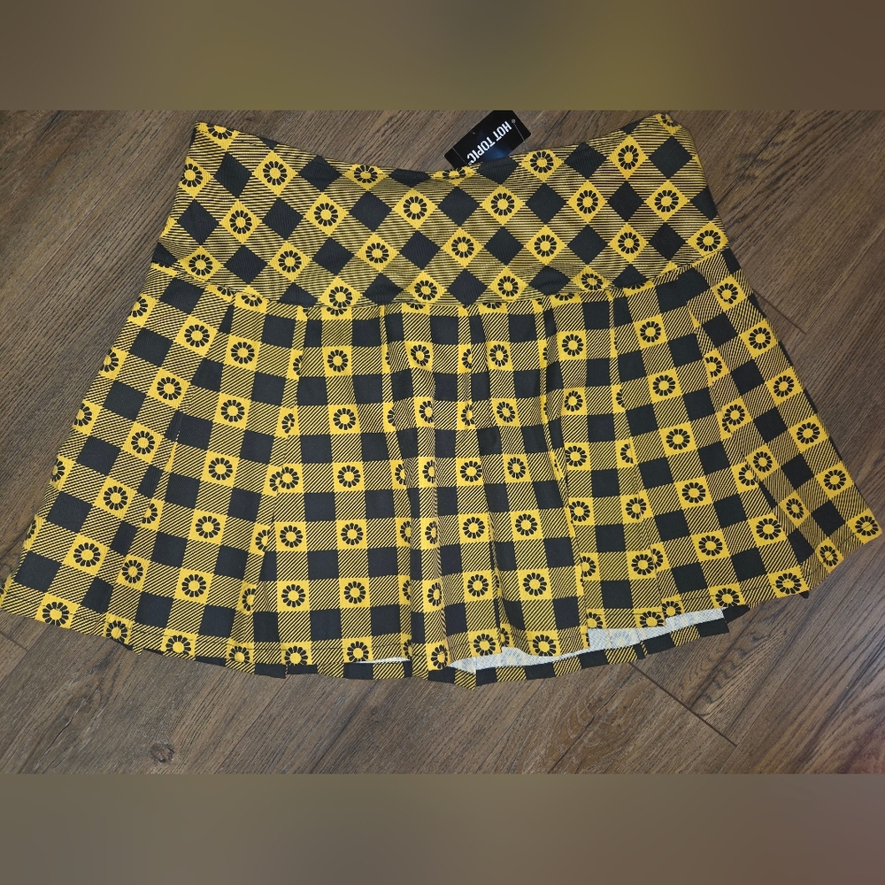 Hot Topic NWT Pleated Skirt